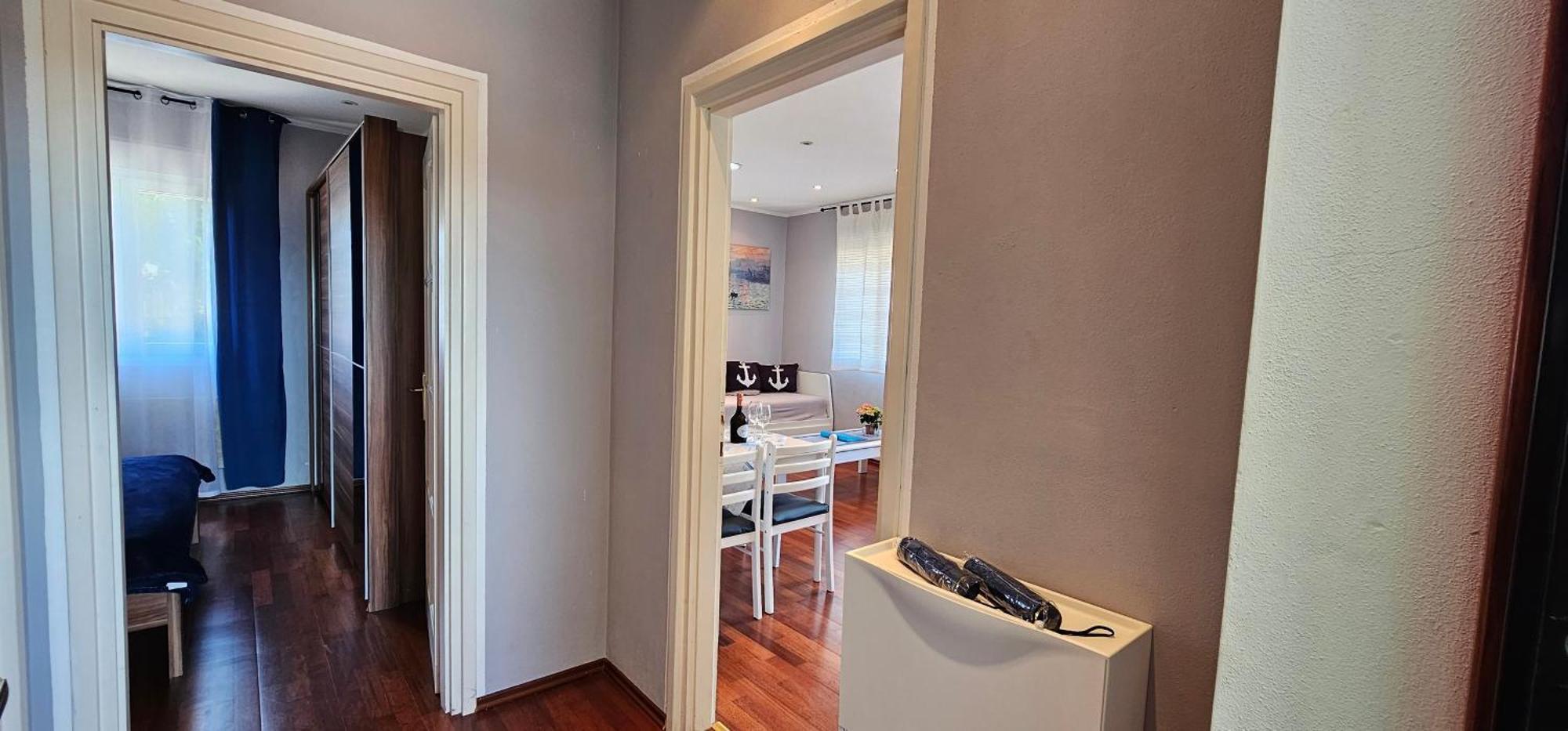 Apartman With A Parking Space - 16498 Rovinj